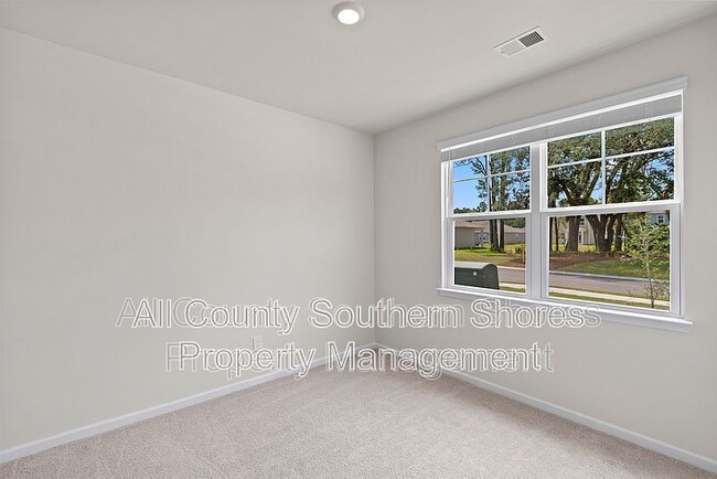 Building Photo - 215 Konik St