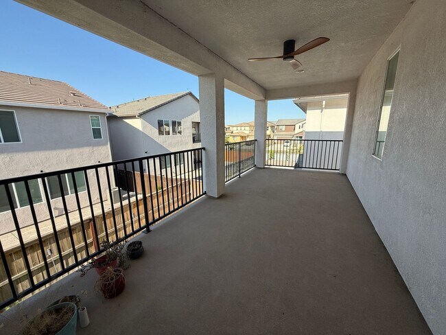 Building Photo - Newer Home in Tthe Northlake Community