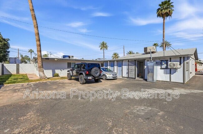 Building Photo - 805 E Turney Ave