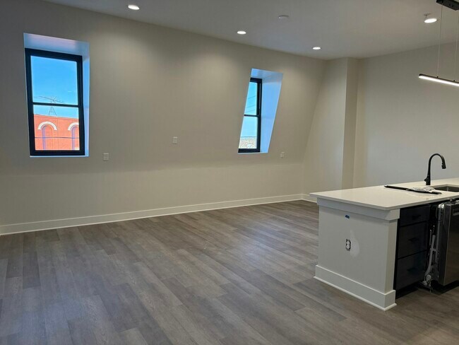 Building Photo - 106 E Erie St