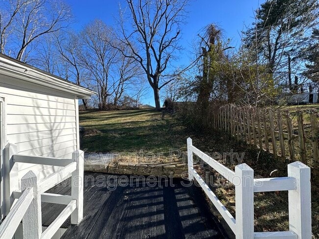 Building Photo - 621 C St