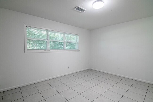 Building Photo - 604 Hayman St