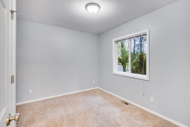 Building Photo - Beautiful 3 Bed, 2 Bath Rental Home on the Sandy River!