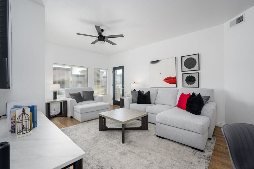 Building Photo - 5450 E Deer Valley Dr