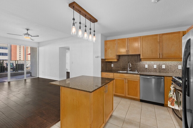 Building Photo - 1240 India St