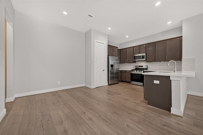 Building Photo - 8802 Hollister Pine Ct