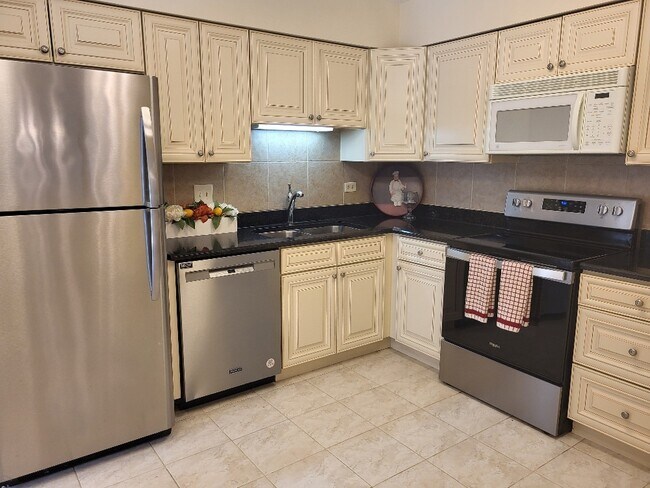 Building Photo - 7510 Farmingdale Dr