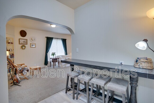 Building Photo - 944 N 7th St