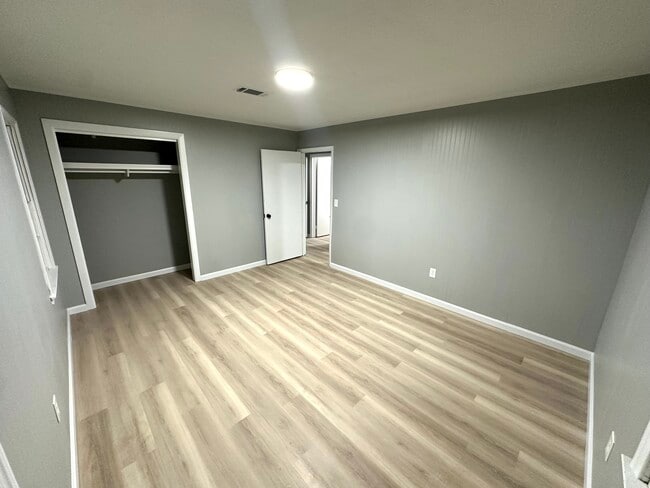 Building Photo - 1427 48th Ave