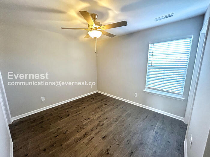 Building Photo - 223 Tara Ct