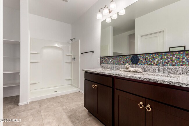 Building Photo - 5267 E Diatomite Dr