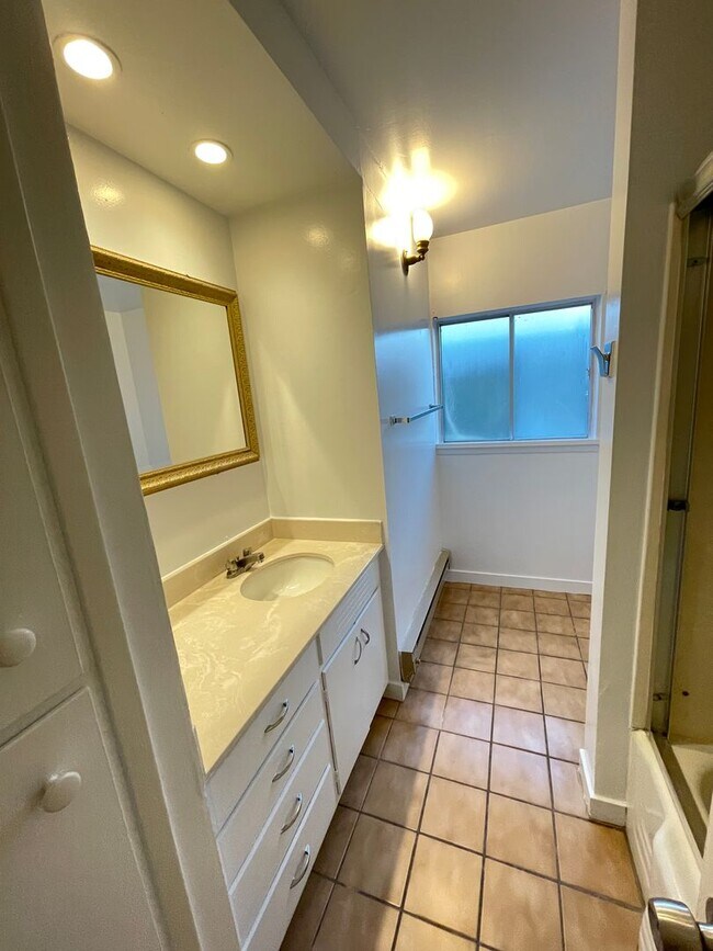 Building Photo - House for Rent in Piedmont