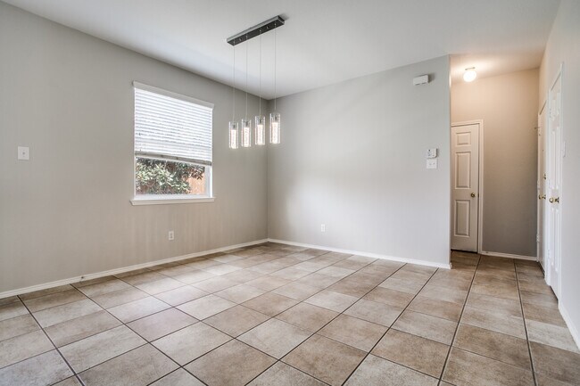 Building Photo - 2201 Itasca Dr