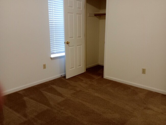 Building Photo - 4414-4416-4416 Cheryl Ct