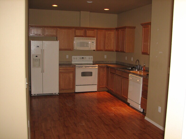 Building Photo - 1457 artesia st