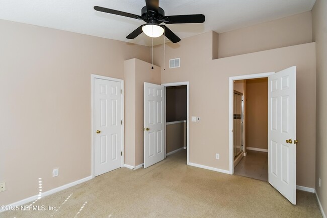 Building Photo - 8424 THORNBUSH Ct