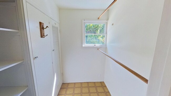 Building Photo - Desirable 3 Bedroom, 2 Bathroom house in S...