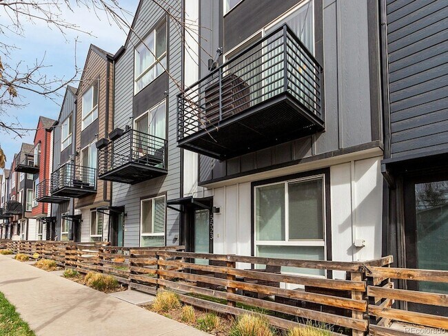 Building Photo - 5523 W 10th Ave