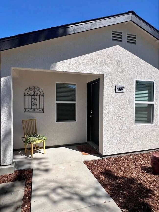 Building Photo - Cozy Cottage