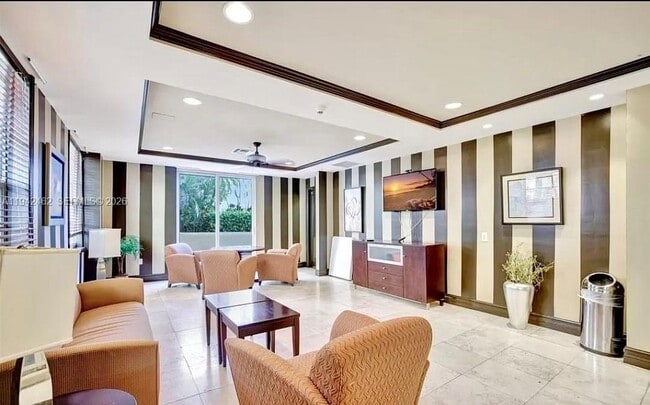 Building Photo - 520 SE 5 Ave