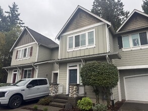 Building Photo - Gorgeous 2 Bedroom 3 bath Townhome Availab...