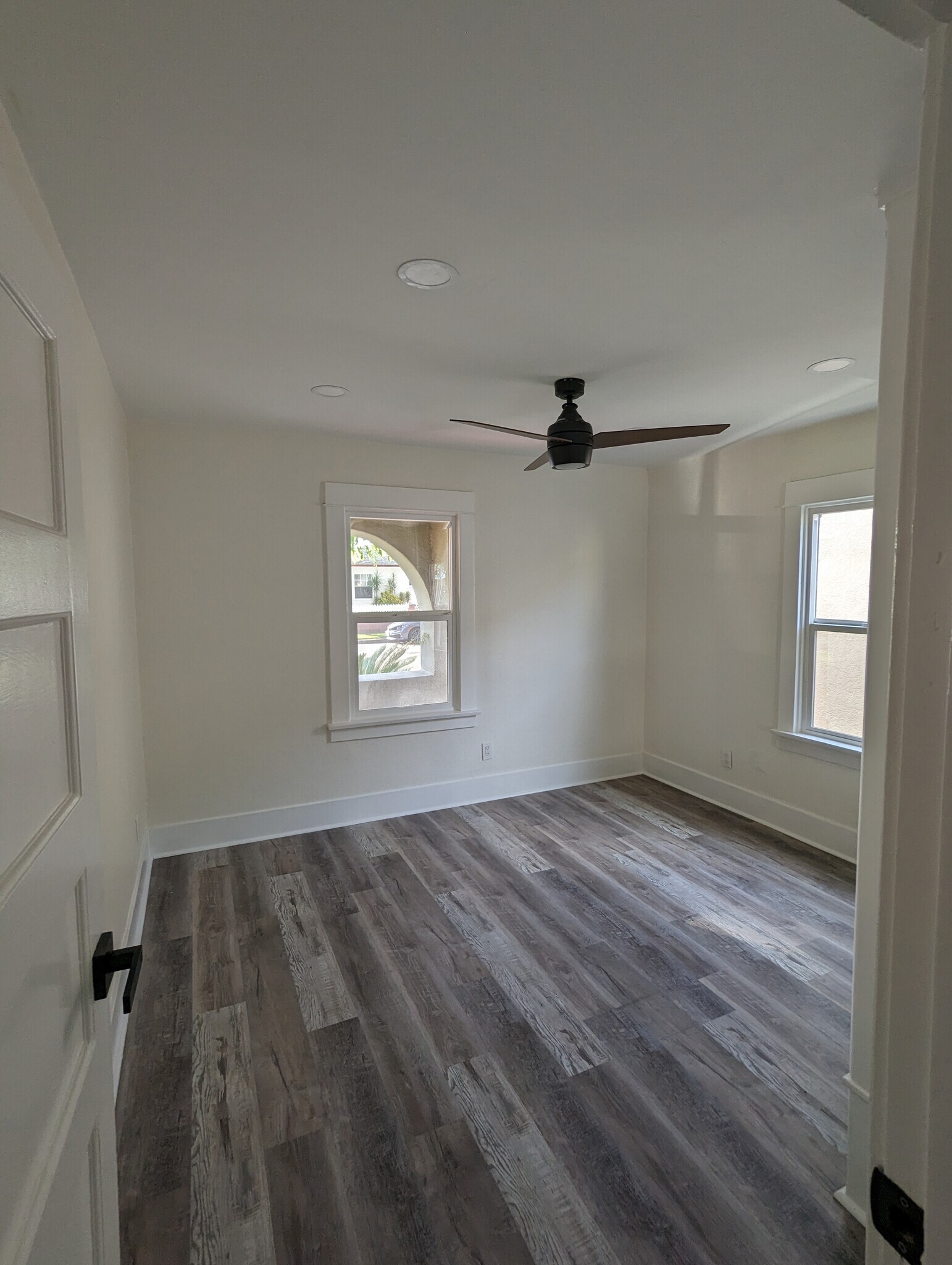 Building Photo - 8176 San Vincente Ave