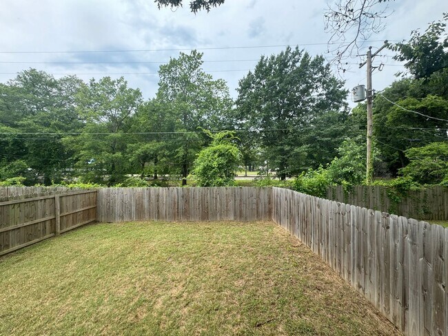 Building Photo - 87 Eastview Dr