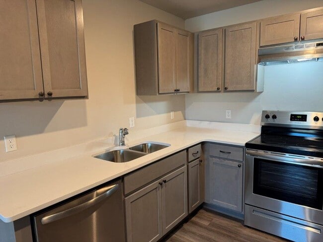 Building Photo - 55 and up community, 2 beds 1 bath all full size appliances included right in the heart of Newcas...