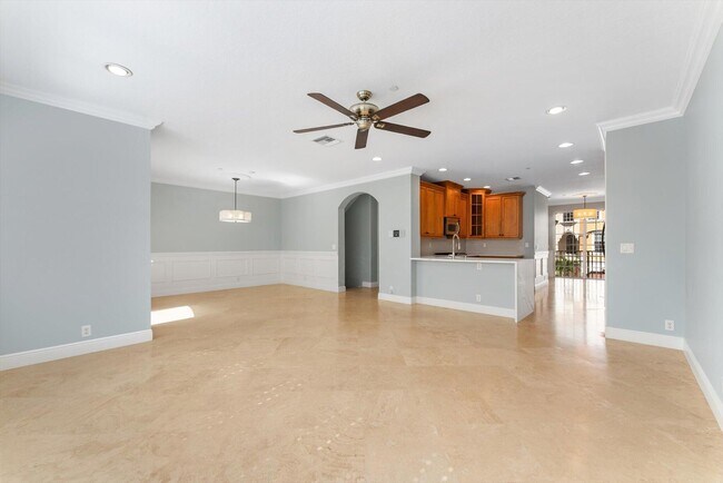 Building Photo - 604 NE Francesca Ln