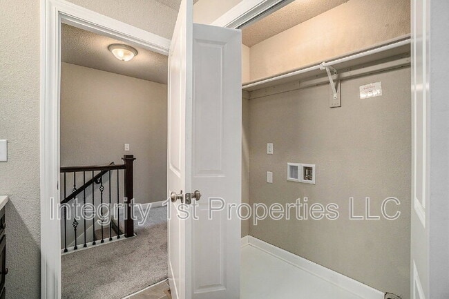 Building Photo - 6311 NE 44th St