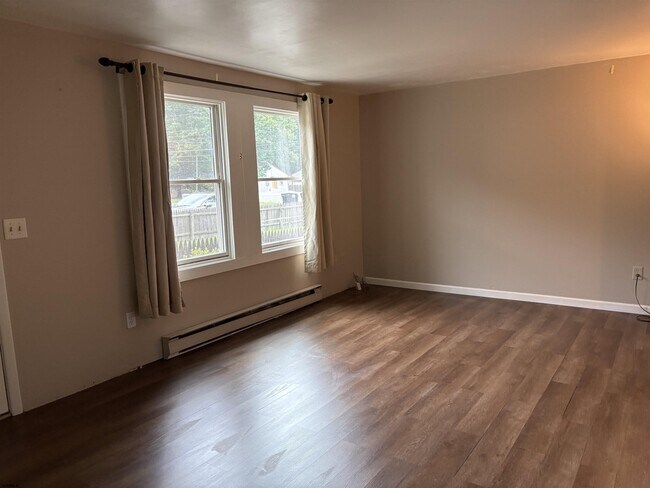 Building Photo - 409 Spruce Ave