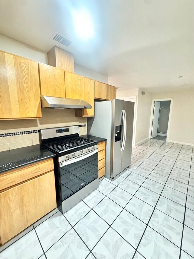 Building Photo - Stunning 3-bedroom, 2-bath home in North Highlands!