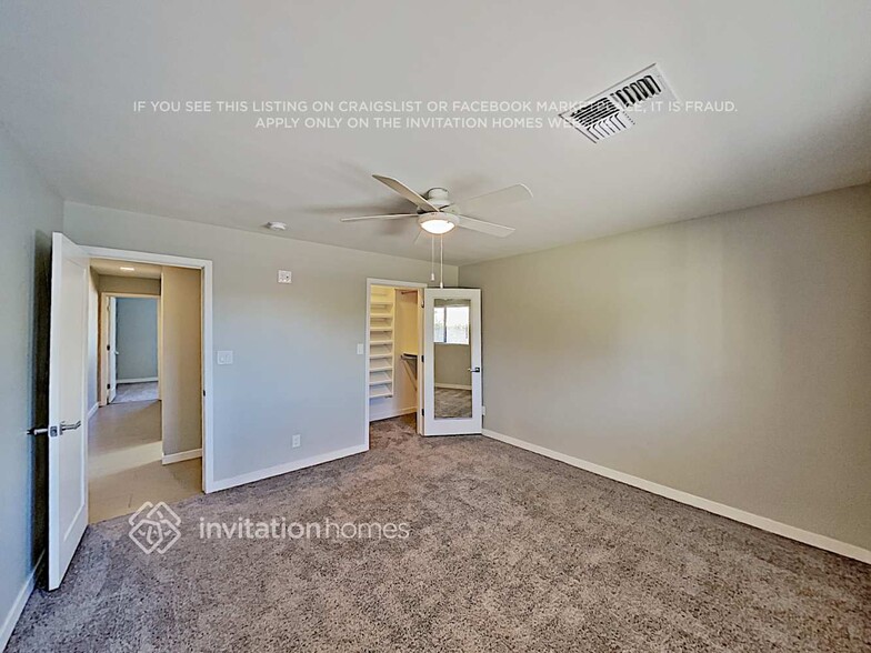 Building Photo - 1117 E Alameda Dr
