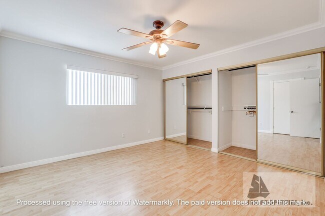 Building Photo - Lovely updated Condo on 2nd block by the B...