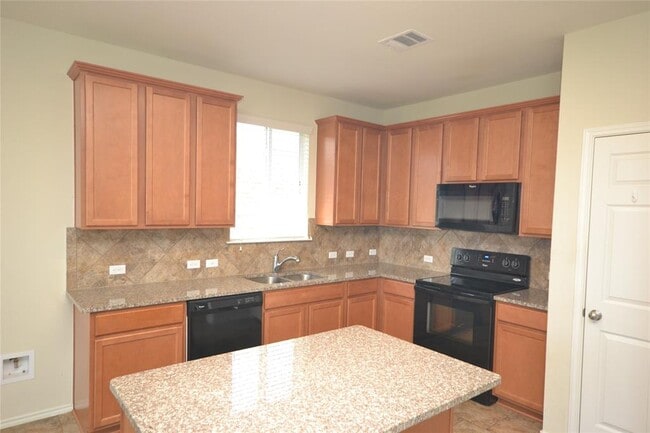 Building Photo - 104 Sierra Mar Lp