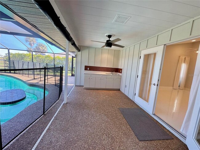 Building Photo - 3705 Torrey Pines Blvd