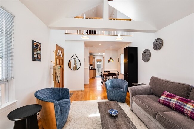 Building Photo - 5 White Way