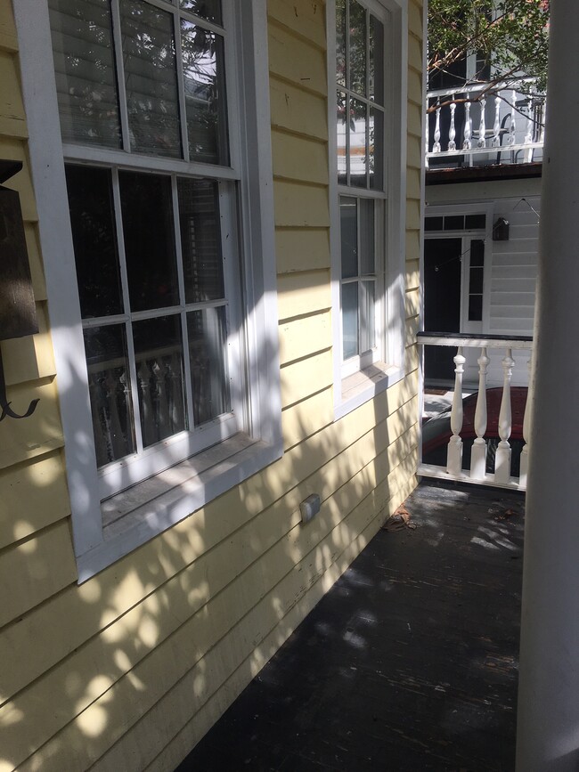 Building Photo - 17 Felix St