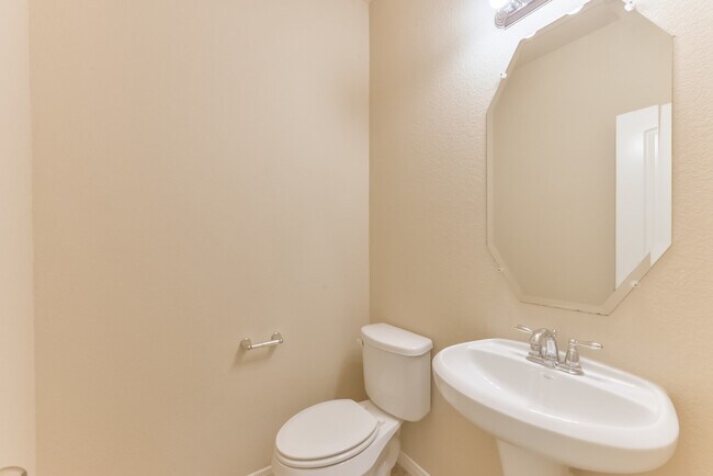 Building Photo - 25822 Zula Dr