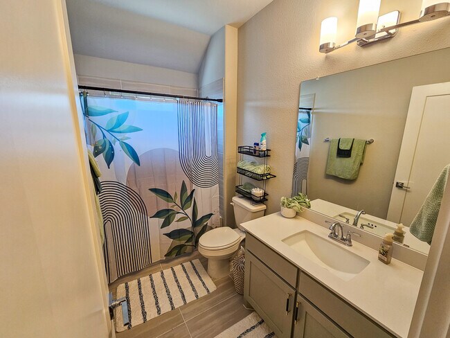 Building Photo - 198 Western Way