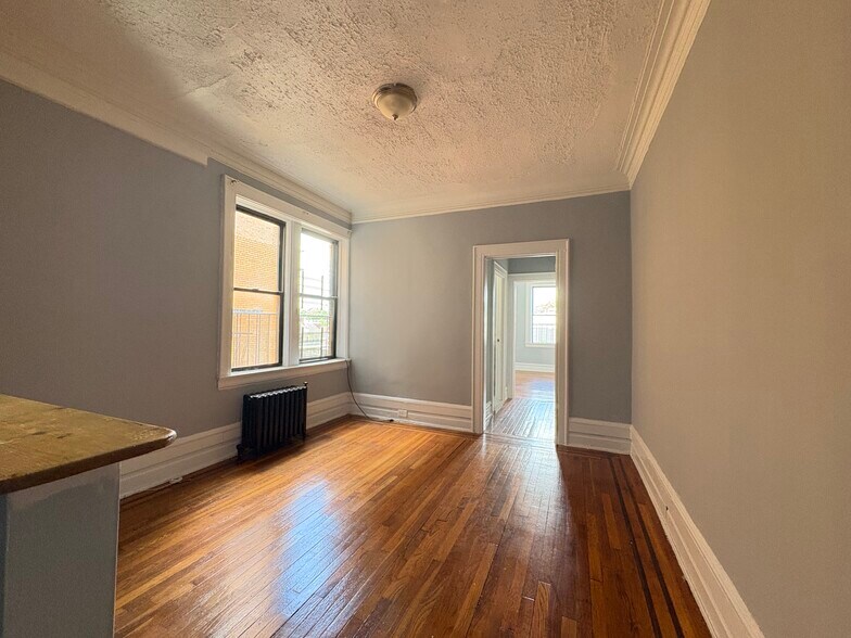 810 Broadway Ave 301 - 767 Broadway