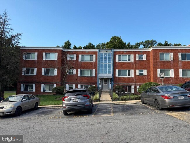 Building Photo - 3831 Hamilton St