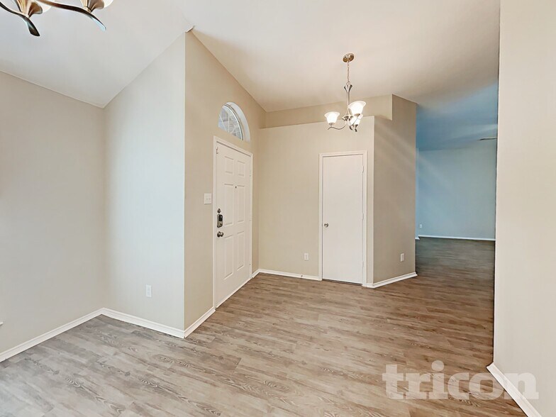 Building Photo - 1563 Nottingham Dr