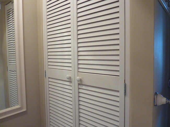 Building Photo - 1BR/1BA Penthouse Condo | University Tower...