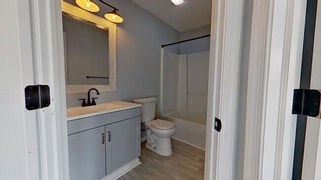 Building Photo - 450 Fisher Dr