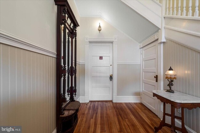 Building Photo - 402 S Loudoun St