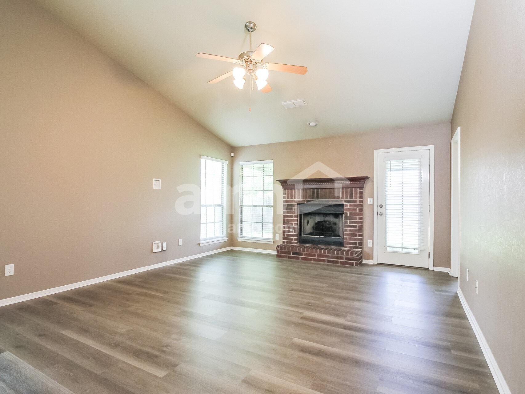 Building Photo - 1606 W Vicksburg Pl