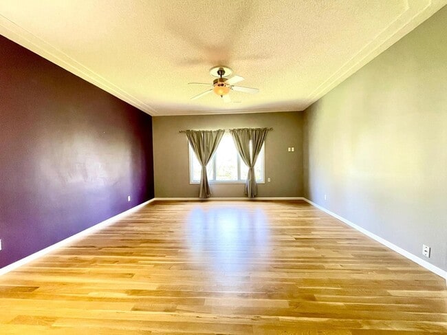 Building Photo - 640 S Park Ct