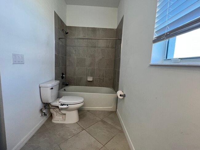 Building Photo - 2585 Kona Wy