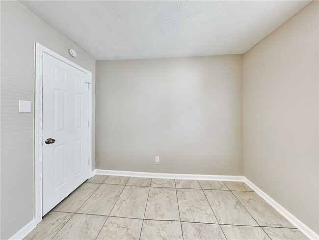 Building Photo - 136 Pecan Dr